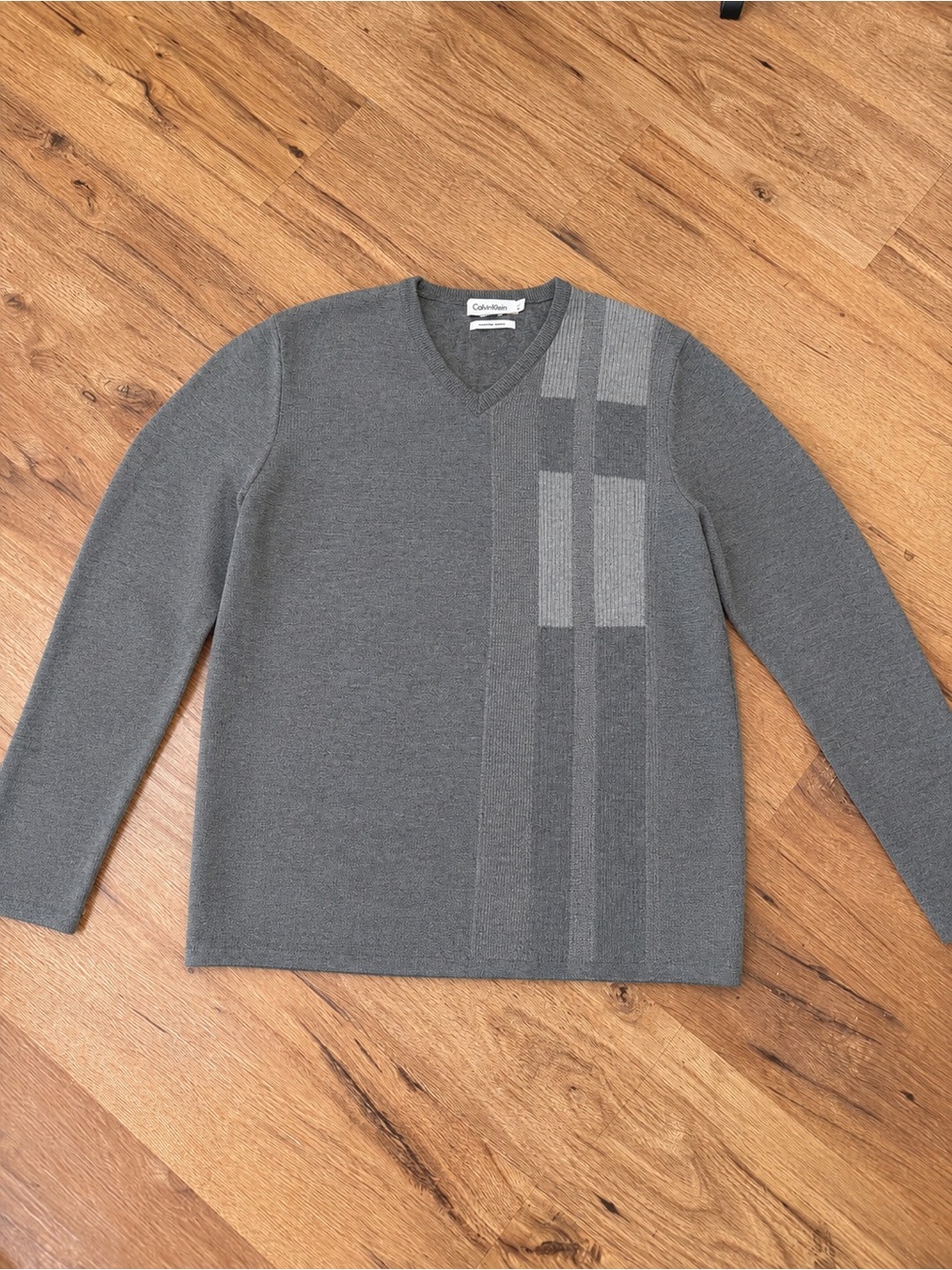 Calvin Klein Men's Gray V-Neck Sweater with Textured Stripe, size M